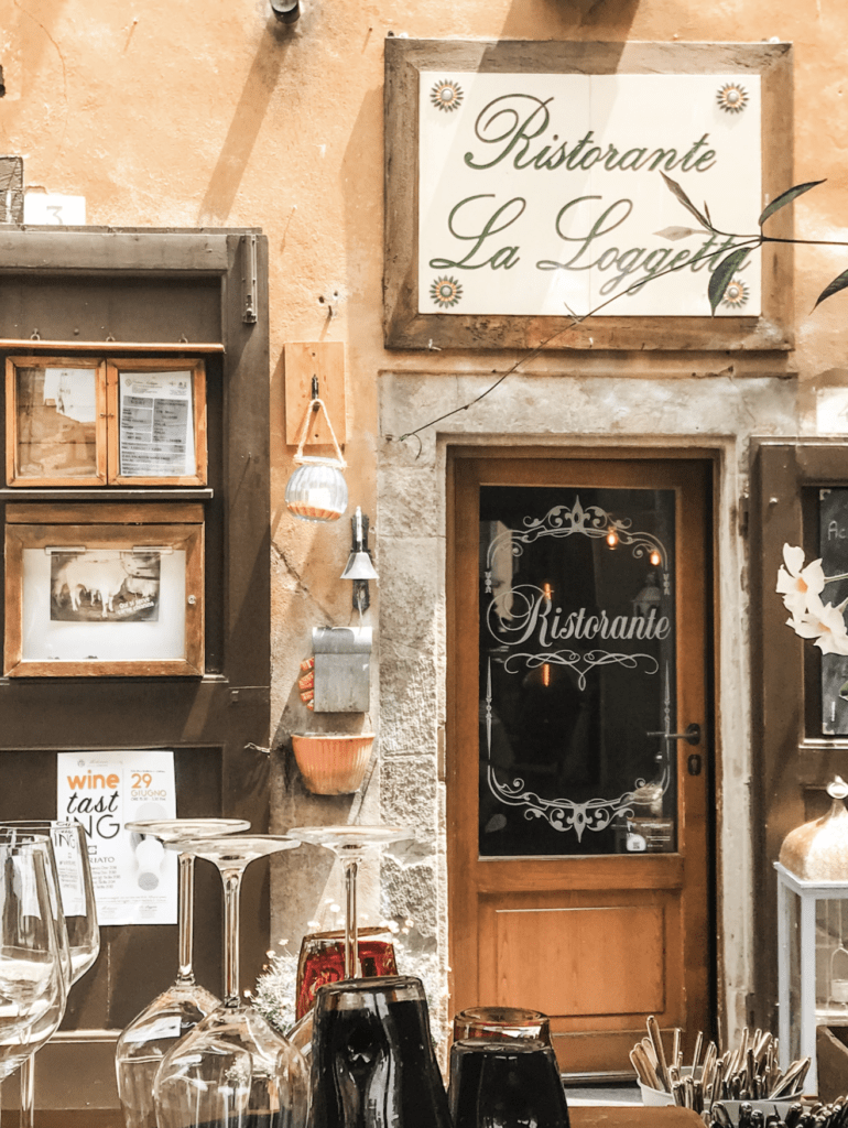 How to understand the restaurant bill in Italy