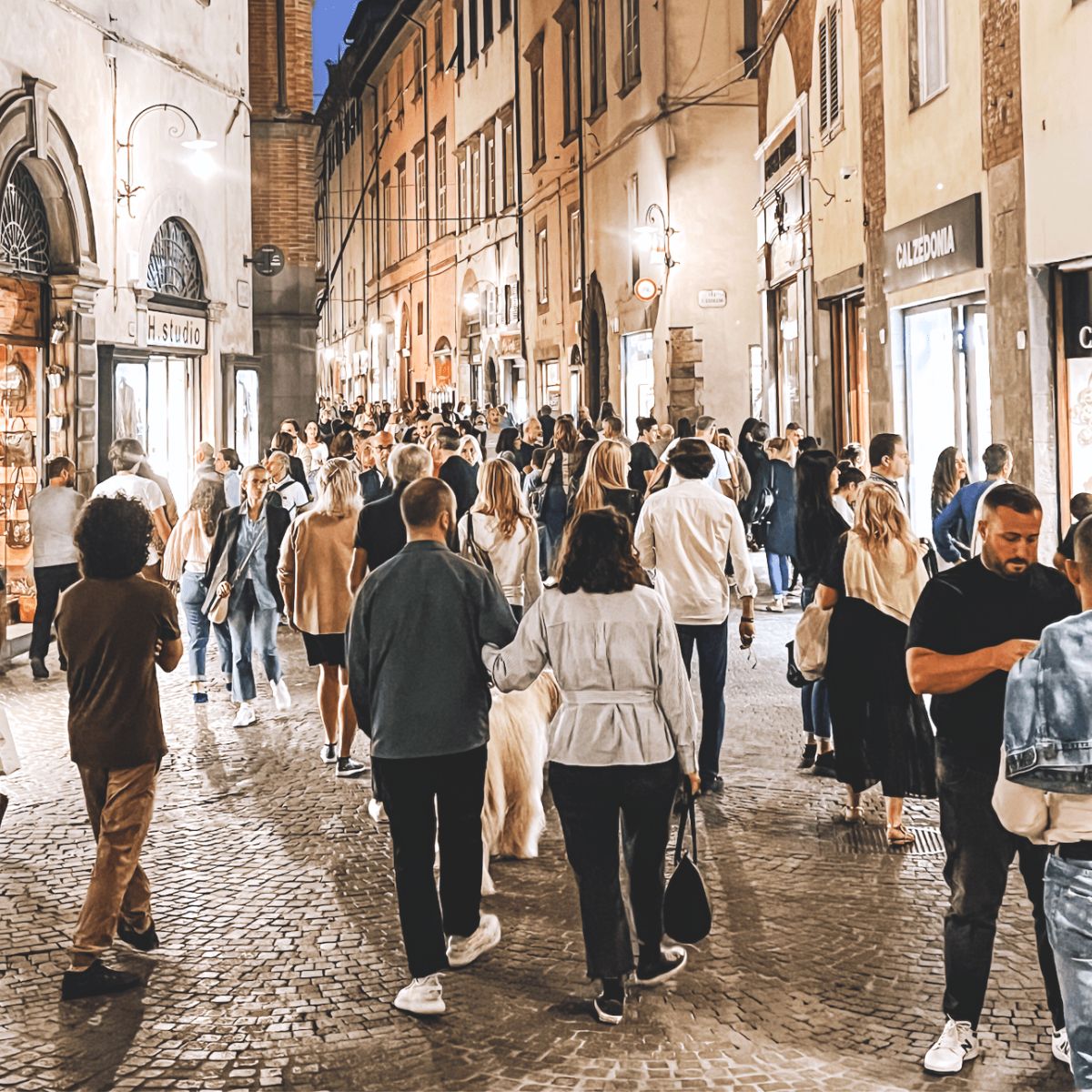 la passeggiata in Italy