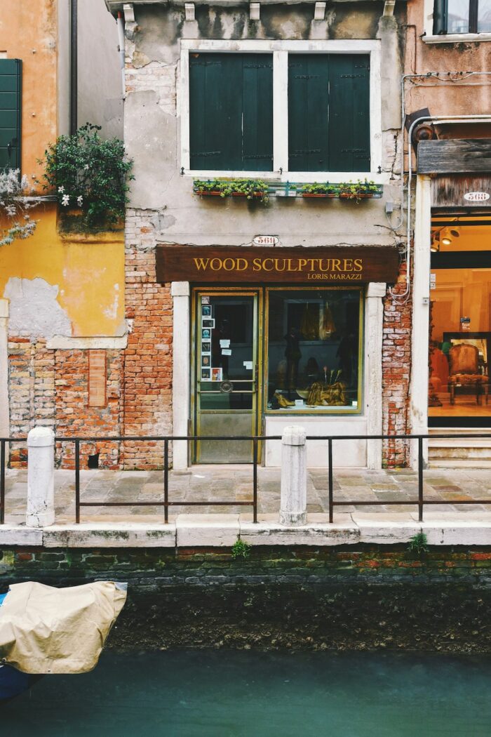 3 Best Venice Neighborhoods (To Escape The Crowds)