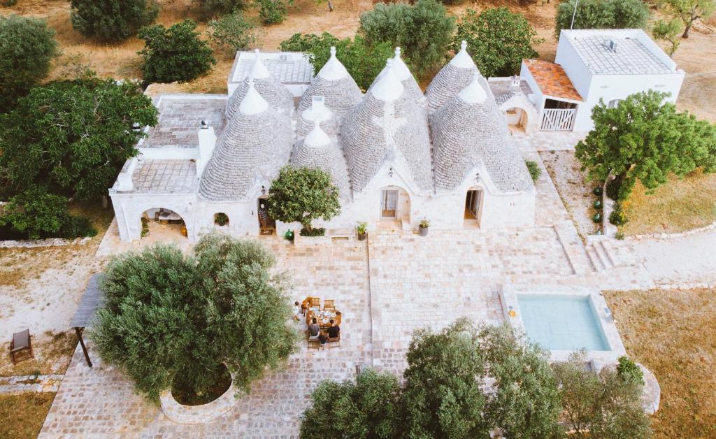 Trulivo Monopoli Puglia Masseria Trullo Stay