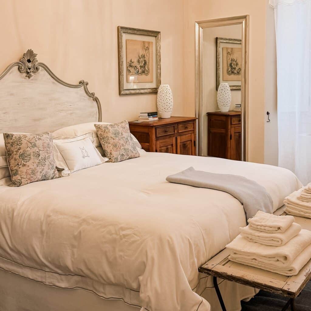 bedroom in nido di gufi todi umbria