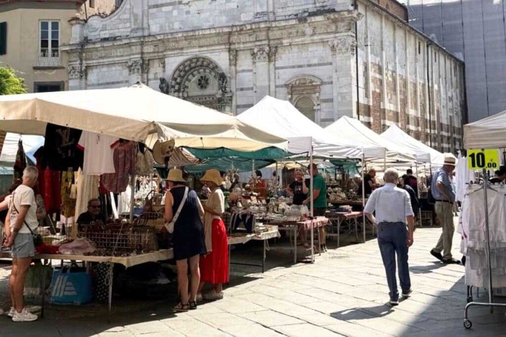 best time to go to tuscany lucca antique market